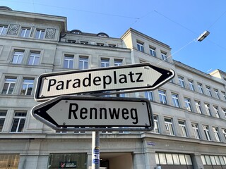 Stadt Zürich - Strassenschild weiss mit Wegbezeichnung, Rennweg, Paradeplatz