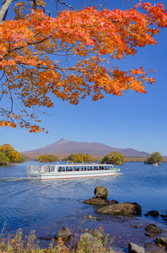 大沼湖畔の秋風景