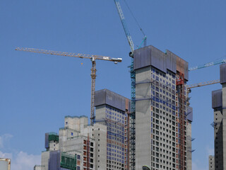인천시 미추홀구 청소년수련관과 그 주변에서 빛과 그림자가 어우러지는 풍경들이다.