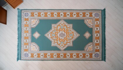 Obraz premium An overhead view of a decorated Islamic prayer rug with intricate geometric patterns, symbolizing devotion and prayer during Muharram ul Haram.