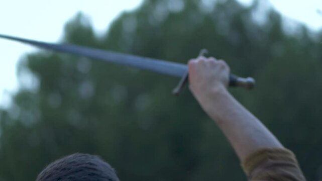 historical reenactment of medieval soldier before battle, recreaci&oacute;n hist&oacute;rica de soldado medieval antes de la batalla