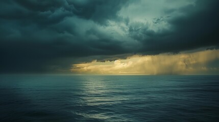 Obraz premium a large body of water under a cloudy sky