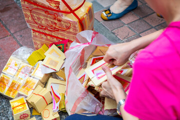 China, religion, Chinese ghost festival, believers, burn paper money, ghost paper money,