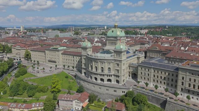 Federal Palace of Switzerland, Bundeshaus, Palais f&eacute;d&eacute;ral, Palazzo federale - Aerial Drone Video 4k