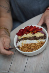 healthy breakfast cereal açaí bowl
