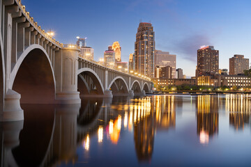 Minneapolis, Minnesota, USA downtown skyline on the Mississippi River