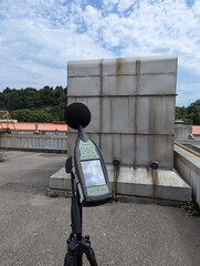 Medición de ruido ambiental en industria