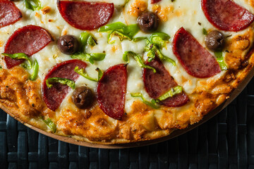 Sausage pizza with peppers