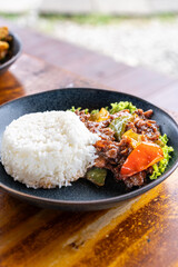 Blackpaper beef slices with rice