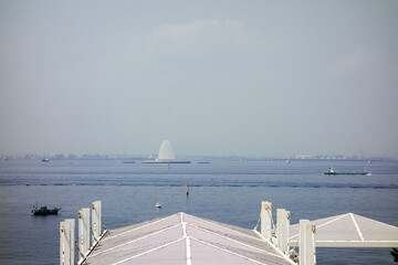風の塔　東京湾アクアトンネルの換気塔　東京湾風景