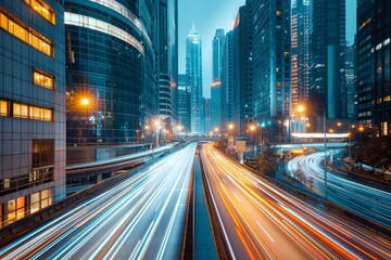 Obraz premium Bustling metropolis with traffic at twilight