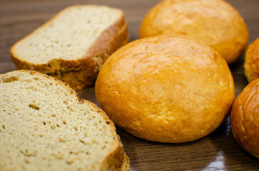 Hamburger bun and sliced bread