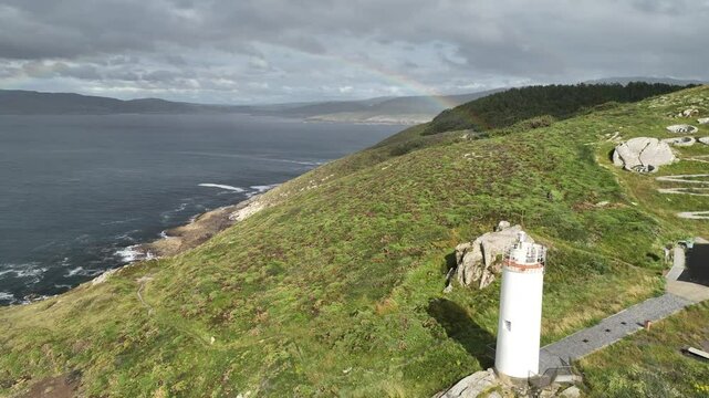Arcoiris en el Faro de Laxe de Galicia