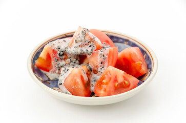 黒ごまマヨネーズのトマトサラダ