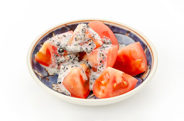 黒ごまマヨネーズのトマトサラダ