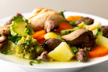 Nutritious vegetable and chicken soup, chicken heart and liver