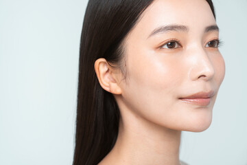 Fototapeta premium 若く美しいアジア人のビューティーイメージ 