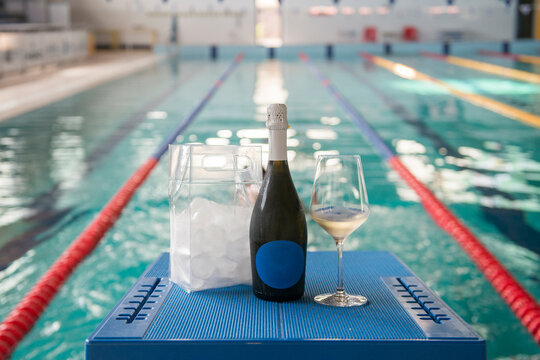 Aperitivo in piscina