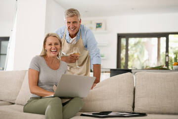 Obraz premium Senior couple, portrait and laptop in home for admin, budget spreadsheet and calculating bills on sofa. Research, old man and woman with computer for retirement savings, pension plan and investment