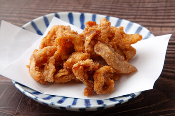 鶏皮の唐揚げ