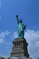 Statua Wolności, Nowy Jork, na tle niebieskiego nieba