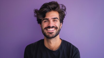 Obraz premium middle aged man with beard smiling at the camera on purple background in high resolution and high quality