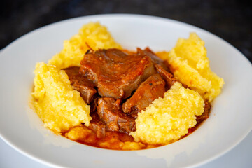 boiled, polenta, champignon, potatoes, lingua, brazilian disch, tongue, beef, cow, plate, sauce, comida de verdade, parsley, madeira sauce, rustic food, dairy, bovina, paraná, língua ao molho madeira,