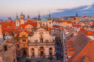 Obraz premium View of the city of Prague castle in hradcany and the Vltava river with Charles bridge from Old Town Bridge Tower in Prague, Czech Republic.