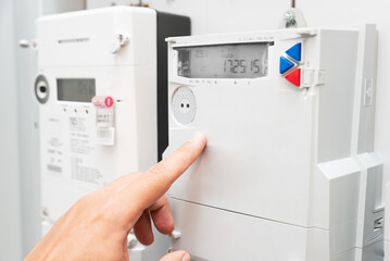 Electric energy meter measuring power usage