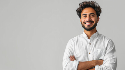 Obraz premium Man in white shirt with arms crossed