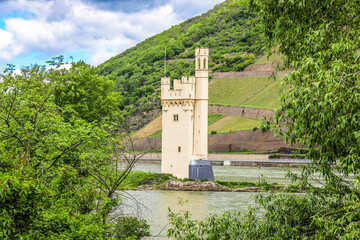 Der Mäuseturm in Bingen ist ein markanter Wehrturm auf einer kleinen Insel im Rhein. Er stammt aus...