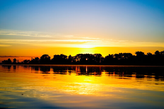 Die Weser am Morgen. Sonnenaufgang und Wasser was will man mehr