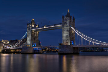 Obraz premium Ora blu al Tower Bridge
