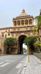 Obraz premium The Porta Nuova on the street next to the Norman Palace in Palermo, Sicily, Italy