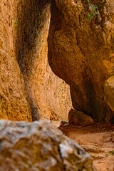 Increíble túnel de rocas en la Ciudad encantada en Cuenca	
