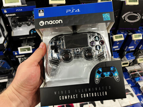 Illuminated Nacon Wired Controller for PS4 Packaging