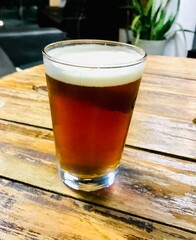 Copo de Cerveja Gelada com Espuma Cremosa, Ideal para Momentos de Confraternização e Lazer. Copo de Cerveja Artesanal com Espuma Perfeita, Ideal para Apreciadores de Cerveja. Copo de Cerveja Fresca co