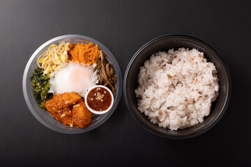 鶏のチリソース　ビビンバ弁当