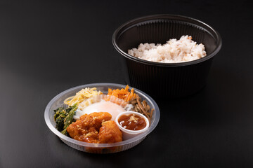 鶏のチリソース　ビビンバ弁当