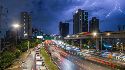 Fototapeta premium Lightning Bolts over Bangkok city center, Thailand
