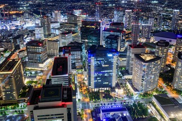 横浜市、ランドマークタワー展望フロアから眺めるみなとみらいの夜景