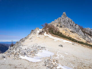 鳳凰三山のオベリスク