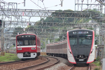 Toei Asakusasen series 5500 with Keikyu series 1500