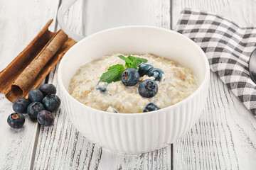Oats porridge with blueberry
