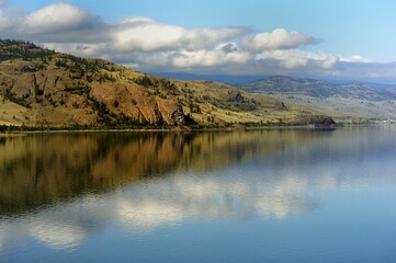 Obraz premium Mountain reflections in Kamloops lkae