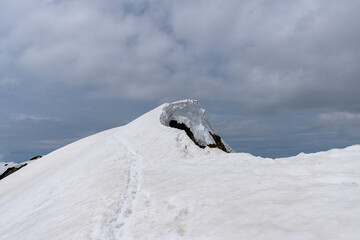 Fototapeta premium GWの奥大日岳雪庇