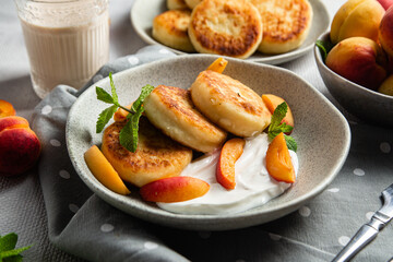 Cottage cheese pancakes with sour cream and apricots