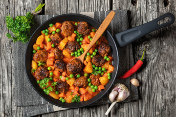 turkish meatball stew, sulu kofte, in a pan