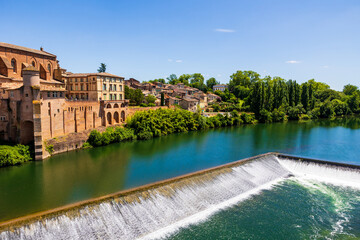 Maisons du quartier de Portanelle, au bord du Tarn, dans le centre-ville de Gaillac