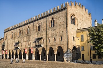 mantua, italien - palazzo ducale an der piazza sordello
